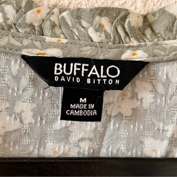 BUFFALO Dixie Floral 1/3 Button Pop On Top Women Size Medium - Picture 5 of 14